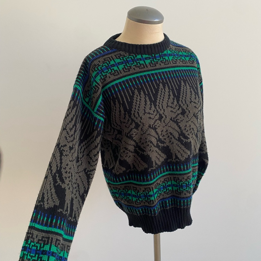 Black and Green Crewneck Sweater with Geometric bird 🦅 Patterns